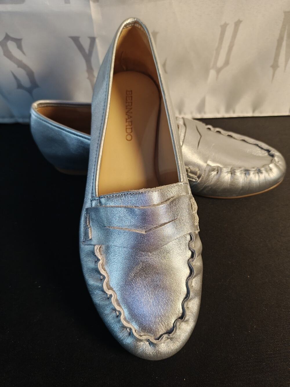 BERNARDO Women's 6 $228 Sage Moccasin Flat Silver Metallic New Blemishes